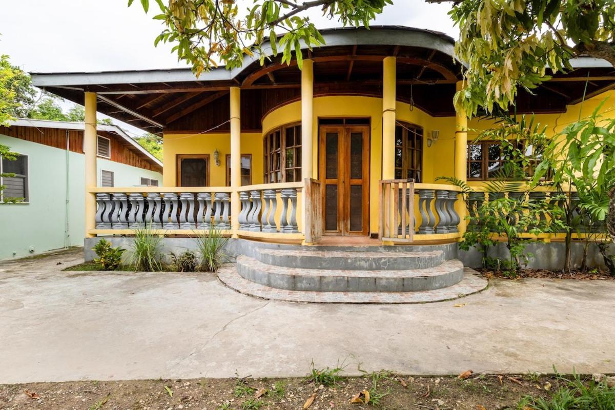 R&V Villa เนกริล ภายนอก รูปภาพ